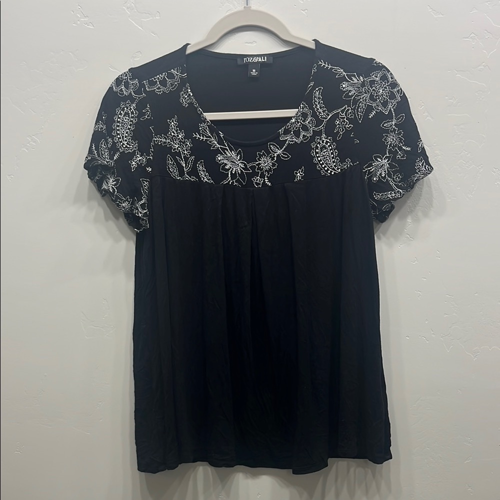 Roz & Ali Black and Gray Embellished Blouse